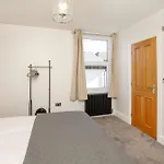 Walpole House - Hot Tub, Games Room, Sleeps 12 Feriehus York