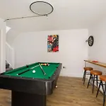Feriehus Walpole House - Hot Tub, Games Room, Sleeps 12 York