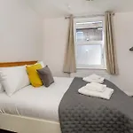 Walpole House - Hot Tub, Games Room, Sleeps 12