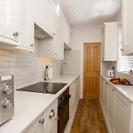 Walpole House - Hot Tub, Games Room, Sleeps 12 * York
