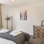 Walpole House - Hot Tub, Games Room, Sleeps 12
