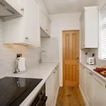 Walpole House - Hot Tub, Games Room, Sleeps 12 York
