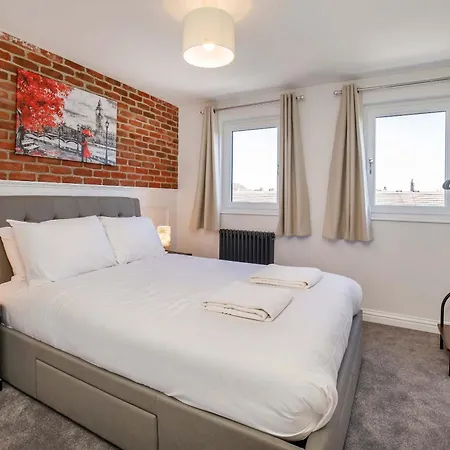 Walpole House - Hot Tub, Games Room, Sleeps 12 Holiday home