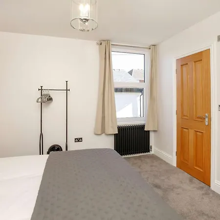 Walpole House - Hot Tub, Games Room, Sleeps 12 Holiday home York