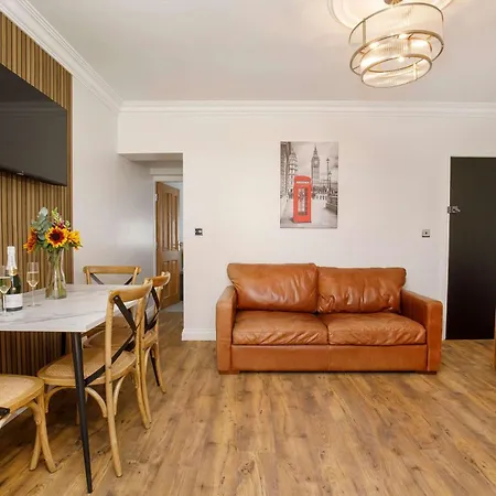 בית נופש Walpole House - Hot Tub, Games Room, Sleeps 12