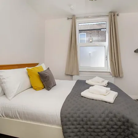 Walpole House - Hot Tub, Games Room, Sleeps 12