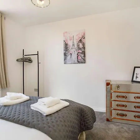 Walpole House - Hot Tub, Games Room, Sleeps 12