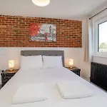 Walpole House - Hot Tub, Games Room, Sleeps 12