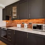 Tatil Evi Walpole House - Hot Tub, Games Room, Sleeps 12