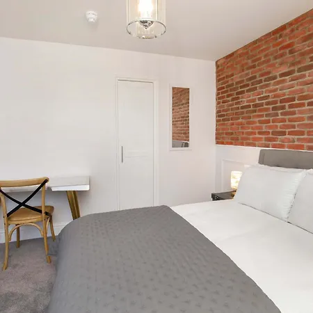 Walpole House - Hot Tub, Games Room, Sleeps 12 * York