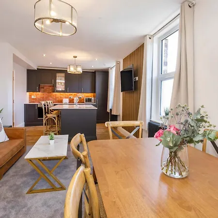 Walpole House - Hot Tub, Games Room, Sleeps 12