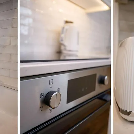 Walpole House - Hot Tub, Games Room, Sleeps 12 度假居 约克